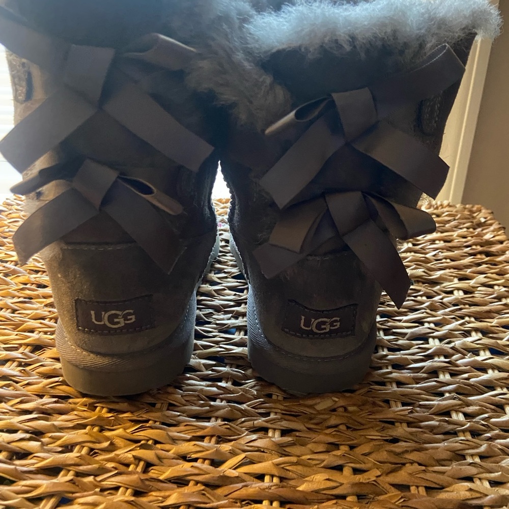 Gray uggs - Picture 5 of 5